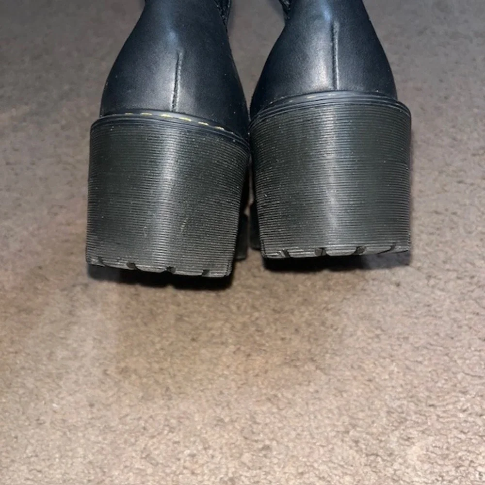 Dr.‎ Martens Rozalie Distressed Patent Heeled Chunky Chelsea Boots Black 9